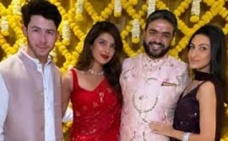 प्रियंका चोपड़ा के जाते ही भाभी ने दिखाए असली रंग, सीने पर दिल वाला टैटू करा आगे से कटे गाउन में छाईं नीलम