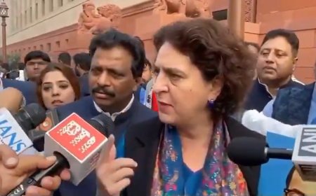 प्रियंका गांधी का आरोप: राहुल गांधी के खिलाफ एफआईआर "सरकार की हताशा का प्रतीक"