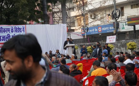 लखनऊ में विद्युत विभाग कर्मचारियों का बिजली पंचायत "करो या मरो" की भावना से अनिश्चितकालीन आंदोलन