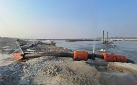 सपा प्रमुख अखिलेश यादव ने गंगा की खुदाई पर उठाए सवाल, इसे "पर्यावरण अपराध" करार दिया