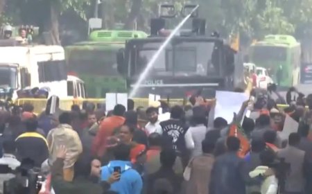 अरविंद केजरीवाल पर पूर्वांचलियों का अपमान करने का भाजपा का आरोप, प्रदर्शन जारी