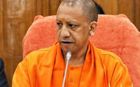 महाकुंभ में अमृत स्नान से पहले सीएम योगी ने दिए अधिकारियों को "सुनिश्चित" निर्देश, सुरक्षा और व्यवस्था पर जोर