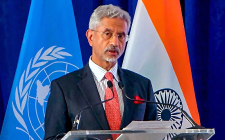 अमेरिका में अवैध भारतीय प्रवासियों की स्थिति: डोनाल्ड ट्रंप प्रशासन और भारत सरकार की कार्रवाई