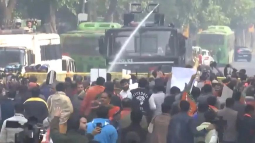 अरविंद केजरीवाल पर पूर्वांचलियों का अपमान करने का भाजपा का आरोप, प्रदर्शन जारी
