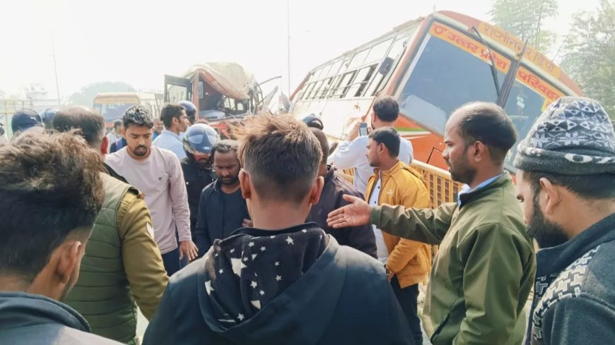 गोरखपुर में बड़ा सड़क हादसा: महाकुंभ से लौट रही रोडवेज बस से टकराई राप्तीनगर डीपो