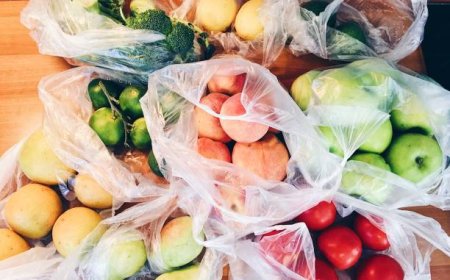 पॉलीथीन में फल-सब्जियां रखना सेहत के लिए हो सकता है खतरनाक, जानिए इसके नुकसान....