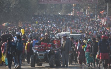 प्रयागराज में संगम स्नान के दौरान भारी भीड़, संगम स्टेशन बंद, प्रशासन ने दी जानकारी