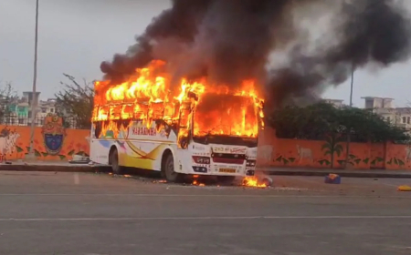 उत्तर प्रदेश के फिरोजाबाद में बस में आग लगने से कुंभ यात्री की मौत