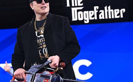 एलन मस्क ने मंच से दिखाया लकड़ी काटने वाली मशीन, क्या है उनका संदेश