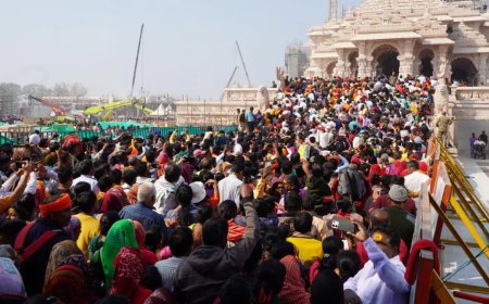 श्रद्धालुओं की बढ़ती संख्या के कारण राम मंदिर में दर्शन की अवधि बढ़ी, देर रात तक हो रहा दर्शन