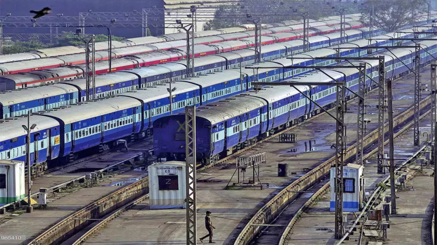 महाकुंभ 2025: रेलवे ने यात्रियों की सुविधा के लिए शुरू की विशेष ट्रेनों की शेड्यूलिंग, स्नानार्थियों की संख्या 31 करोड़ के पार