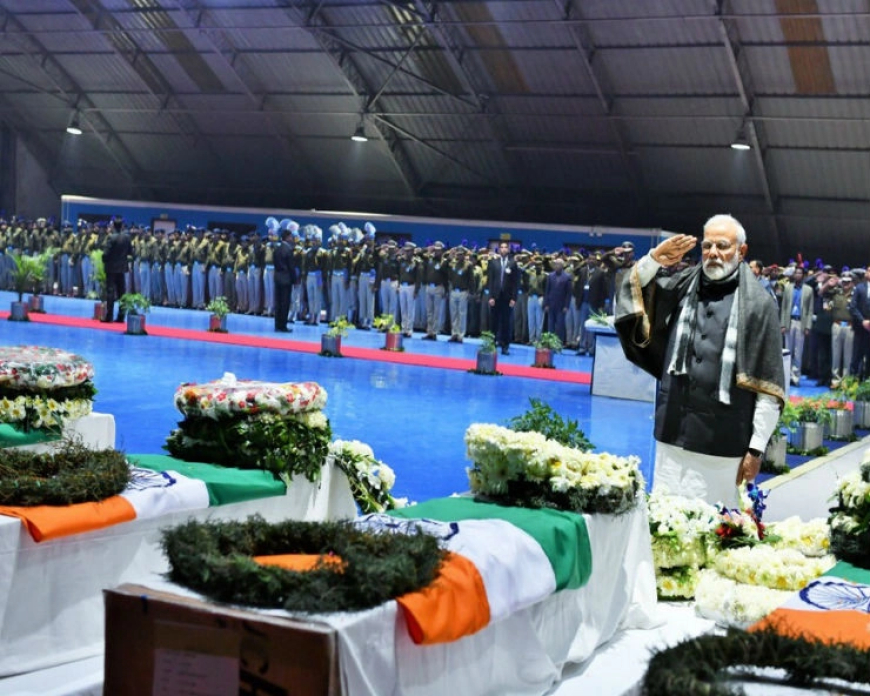 प्रधानमंत्री मोदी ने पुलवामा हमले में शहीद हुए CRPF जवानों को दी श्रद्धांजलि